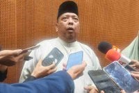 Media melaporkan Abu Bakar digantung keahlian Bersatu selama dua penggal pemilihan berkuat kuasa 13 Oktober lalu.