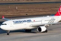 Sebuah pesawat Turkish Airlines mengalami kerosakan kecil pada gear pendaratannya selepas seekor burung merpati melanggar pesawat itu yang sedang bergerak di Lapangan Terbang Antarabangsa Tribhuvan, Nepal, pagi Rabu - Foto: Agensi