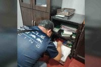 Antara pasport warga asing yang dijumpai dalam bilik sebuah premis perniagaan di Meru, Klang pada Rabu.