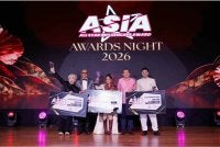 Abd Rahman (dua dari kiri) merakam gambar kenangan bersama pemenang anugerah utama ASIA 2026.