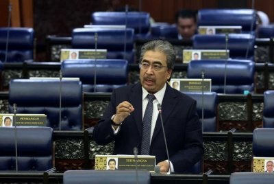 Johari ketika sesi Pertanyaan-Pertanyaan Bagi Jawab Lisan sempena Mesyuarat Ketiga, Penggal Kelima, Parlimen ke-15 di Bangunan Parlimen hari ini. Foto: Bernama 