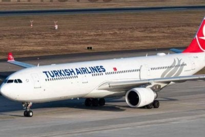 Sebuah pesawat Turkish Airlines mengalami kerosakan kecil pada gear pendaratannya selepas seekor burung merpati melanggar pesawat itu yang sedang bergerak di Lapangan Terbang Antarabangsa Tribhuvan, Nepal, pagi Rabu - Foto: Agensi