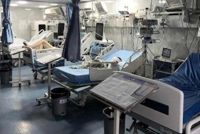 Hospital di Semenanjung Gaza berdepan risiko terputus bekalan elektrik selepas kehabisan minyak yang diperlukan untuk mengendalikan generator. - Foto: Anadolu Ajansi