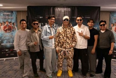 Konsert 6ixth Sense: Tak Bisa Memilihmu merupakan persembahan terakhir Adi (tengah) sebelum memilih haluan sendiri bergerak secara solo.