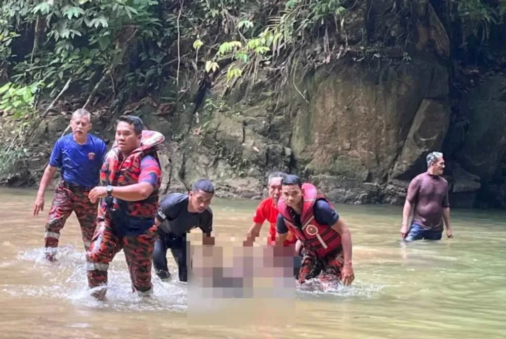 Dua mangsa dijumpai meninggal dunia ketika mandi di Air Terjun Lubuk Tupai pada Rabu. Foto JBPM Selangor