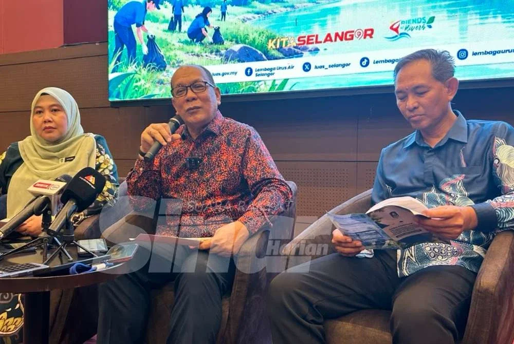 Izham (tengah) pada sidang media selepas Bengkel FOR di sini pada Khamis.