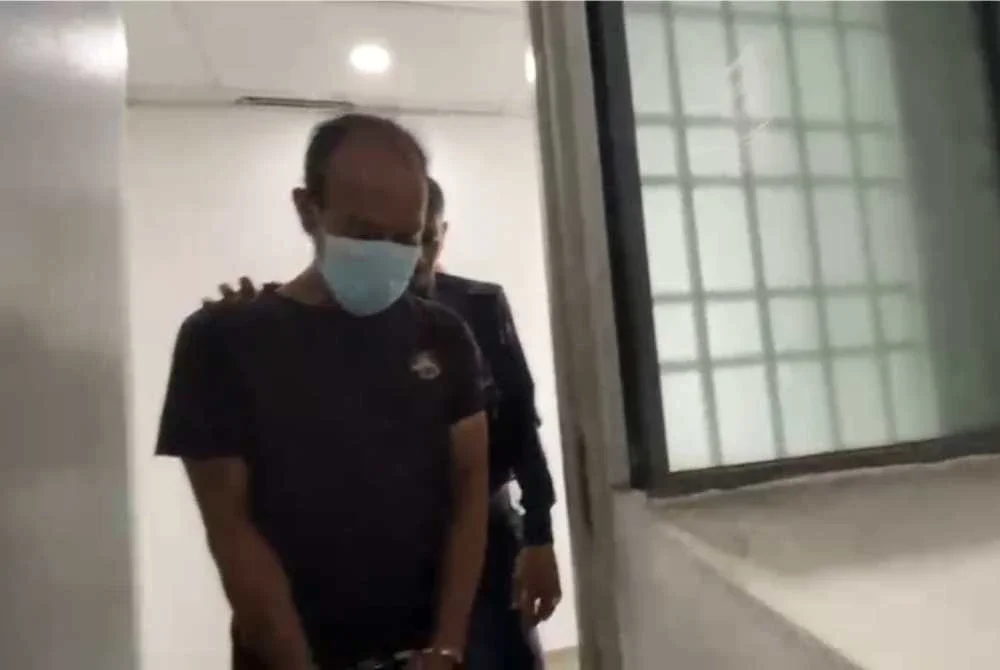 Seorang lelaki dihadapkan ke Mahkamah Sesyen Ipoh pada Khamis atas tuduhan merompak sepasang subang emas milik nenek saudaranya di Kampung Kepayang, Simpang Pulai di sini minggu lalu.