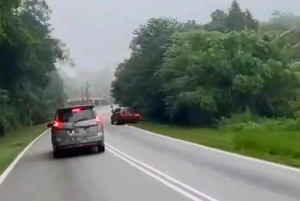 Tangkap layar video tular memaparkan sebuah Honda City masuk ke laluan bertentangan.