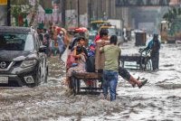 Perubahan iklim mengancam kehidupan dan memaksa penduduk meninggalkan kediaman mereka di seluruh Asia Selatan.