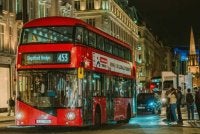 Penumpang yang memainkan muzik atau video dengan kuat daripada telefon bimbit ketika berada di dalam bas bakal berdepan tindakan saman sebanyak £100. Gambar hiasan