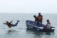 Anggota SMART menjalani latihan keselamatan.