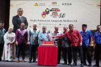 Aaron merasmikan majlis Pelancaran Anugerah MyHero 5.0 yang diadakan pada Khamis.