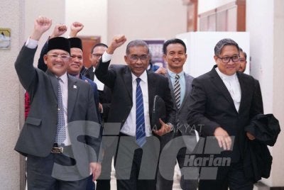 Pemimpin-pemimpin PN hadir ke Mahkamah Tinggi Kuala Lumpur pada Khamis. Rosli Talib