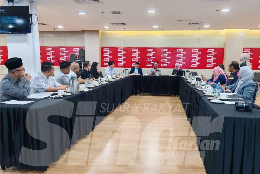 Sesi wacana akademik bersama pemain industri percetakan yang berlangsung di Dewan Karangkraf 17 September lalu bertujuan mendapatkan pandangan dan maklum balas dari pemain industri mengenai perubahan teknologi, amalan industri dan kompetensi graduan