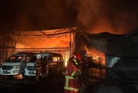Kebakaran melibatkan gudang di Mogoputi Industrial Park, Fasa 2, Penampang.