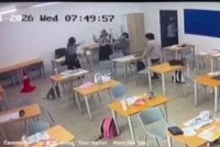 Insiden seorang guru wanita cedera dipercayai akibat diserang seorang pelajar lelaki Tingkatan Empat di sebuah sekolah antarabangsa . 