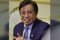 Premier Sarawak Tan Sri Abang Johari Tun Openg dijangka mengumumkan pembubaran Dewan Undangan Negeri (DUN) Sarawak petang ini.