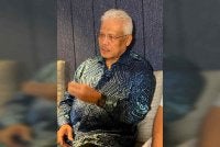 Hamzah Zainuddin.