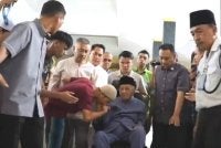 Rata-rata jemaah tidak melepaskan peluang bersalam dengan Tun Mahathir.