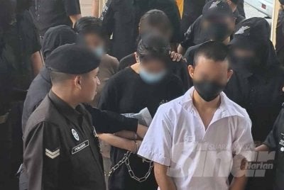 Sembilan individu didakwa di Mahkamah Sesyen Petaling Jaya pada Jumaat, atas satu pertuduhan menjadi ahli kumpulan jenayah terancang Geng Yunaa, sejak tahun lalu. Foto Sinar Harian.
