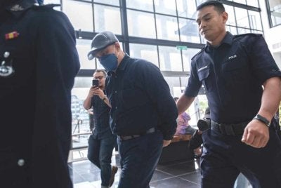 Saiful Anuar mengaku tidak bersalah di Mahkamah Majistret Ampang pada Jumaat atas pertuduhan mencabul anak lelaki pegawai kanan polis di gimnasium Taman Melawati, Ahad lepas.
