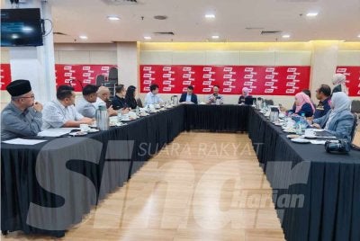 Sesi wacana akademik bersama pemain industri percetakan yang berlangsung di Dewan Karangkraf 17 September lalu bertujuan mendapatkan pandangan dan maklum balas dari pemain industri mengenai perubahan teknologi, amalan industri dan kompetensi graduan