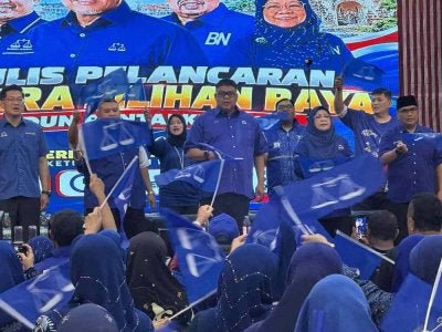 Ab Rauf merasmikan pelancaran jentera pilihan raya BN DUN Pantai Kundor pada Jumaat. Foto: SINAR HARIAN.
