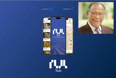 Aplikasi TuJu yang dibangunkan oleh kerajaan untuk dijadikan alternatif kepada Waze.Gambar kecil; Dr Wan Ramli.