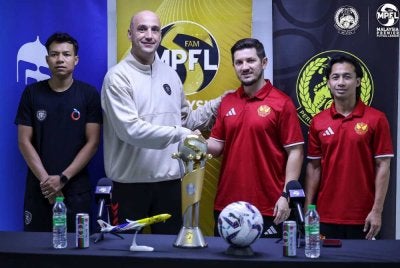 Dari kiri, Akmarulnizam, Alonso, Baldasso dan Khairul Effendy semasa sidang media semasa sidang media praperlawanan final MPFL 2026 di Kuantan Jumaat. FOTO: FAM