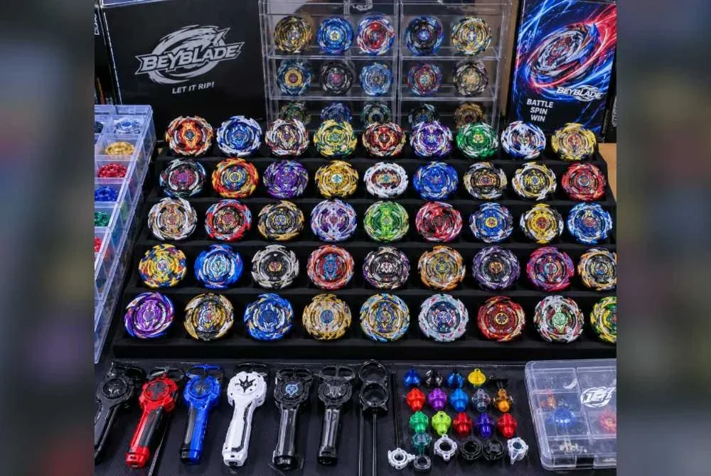 Setiap gasing Beyblade memiliki spesifikasi tersendiri sekali gus memberikan pilihan kepada pemain untuk membentuk kombinasi mengikut strategi masing-masing.