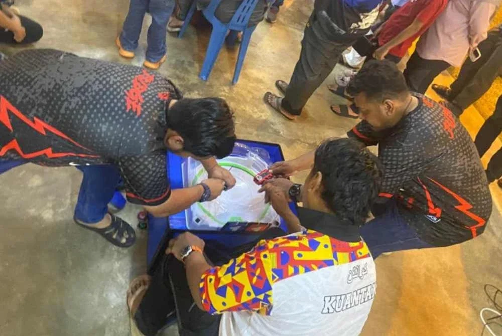 Beyblade bukan hanya untuk kanak-kanak atau remaja malah ada peminatnya dalam kalangan dewasa.