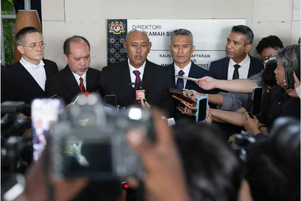 Ketua Pengarah Agensi Kawalan dan Perlindungan Sempadan (AKPS), Datuk Seri Mohd Shuhaily Mohd Zain buat sejarah sebagai penjawat awam pertama sedang berkhidmat yang dipertahankan oleh peguam seramai itu. Foto fail Bernama