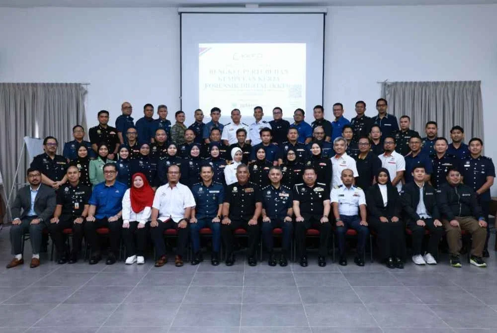 Wan Zulkifli (tengah) bersama peserta daripada pelbagai agensi penguatkuasaan pada Bengkel Tahunan KKFD bagi Agensi Penguatkuasaan Tahun 2026 di Bentong pada Jumaat. Foto SPRM