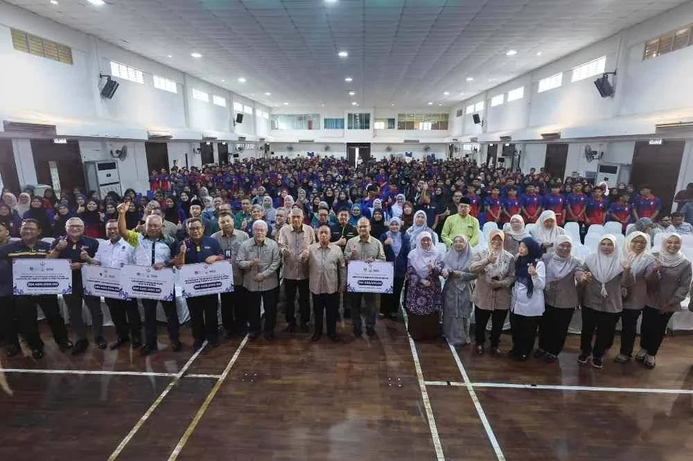 Program Mahasiswa Perak Sejahtera 2030 tahun ini memberi manfaat kepada 1,000 mahasiswa anak Perak melibatkan lima kampus IPT.