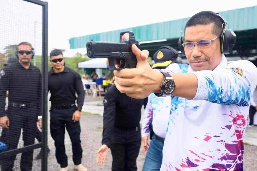 Mohd Zabri menyertai ujian menembak di Lapang Sasar Shapadu, Presint 20, Putrajaya pada Sabtu.