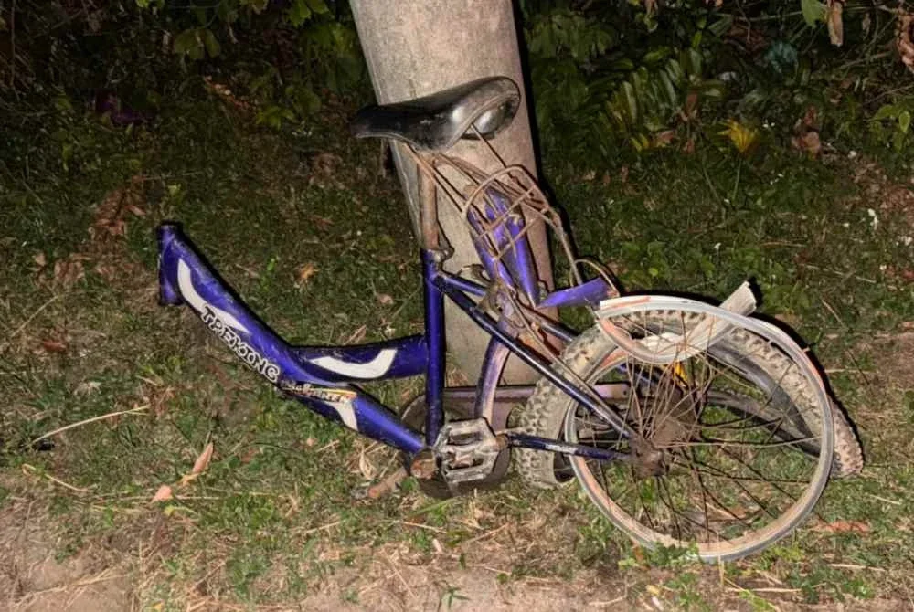 Keadaan basikal mangsa yang terlibat kemalangan mengalami kerosakan teruk.