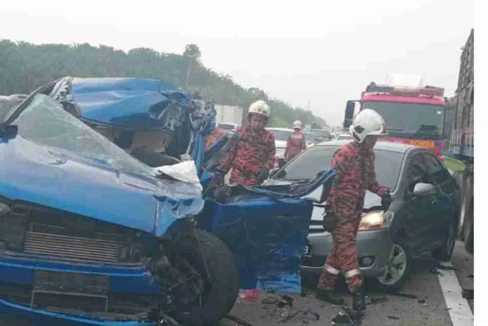 Bayi berusia sembilan bulan antara empat individu maut selepas kenderaan pacuan empat roda dinaiki mereka dipercayai merempuh belakang sebuah lori treler.