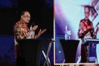 Anwar menyampaikan ucaptama pada Majlis Anugerah Kecemerlangan Industri (AKI) 2026 di Menara MITI. Foto Bernama 