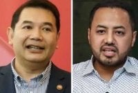Farhash (kanan) mengambil tindakan undang-undang terhadap Rafizi berhubung kenyataan berunsur fitnah yang didakwa diterbitkan mengenai dirinya menerusi sebuah podcast. 