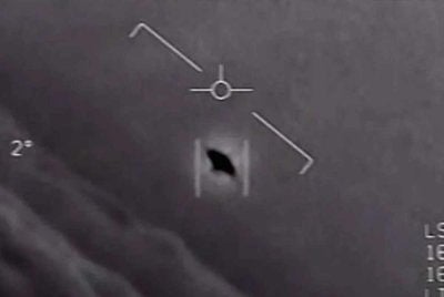 Fail berkenaan mengandungi laporan mengenai objek hitam berbentuk segi tiga yang misteri, dilihat oleh tiga ejen persekutuan berhampiran sebuah kemudahan keselamatan AS. Foto Anadolu Ajansi
