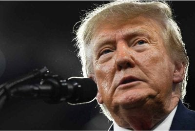 Trump bercakap pada perhimpunan di Florida. Foto AFP