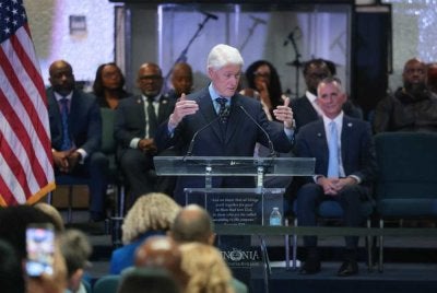 Bill Clinton ketika berucap pada program antara agama, Many Faiths, One Florida di Koinonia Worship Center, Florida pada Selasa lalu. Foto AFP