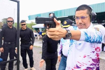 Mohd Zabri menyertai ujian menembak di Lapang Sasar Shapadu, Presint 20, Putrajaya pada Sabtu.