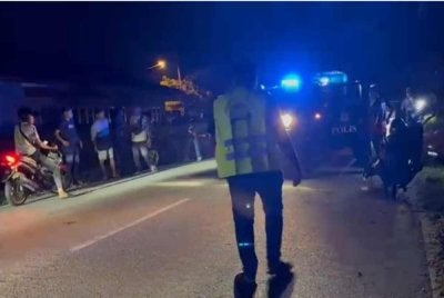Lokasi kejadian seorang remaja lelaki maut selepas motosikal yang dinaikinya terlibat dalam kemalangan dengan sebuah basikal di Jalan Batu Lintang, dekat Tikam Batu awal pagi Sabtu.