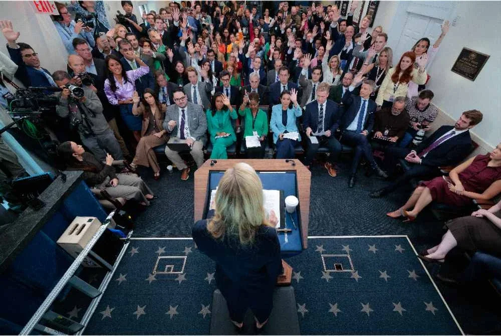 Wartawan mengemukakan soalan kepada Zacharia, pada sidang media pertamanya di Washington DC.