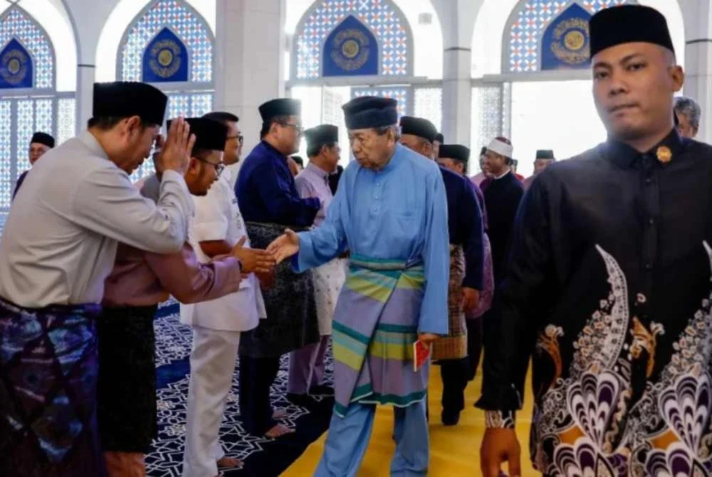 Sultan Sharafuddin Idris Shah berkenan berangkat pada Majlis Bacaan Yasin, Tahlil dan Doa Selamat sempena Ulang Tahun Sultan Selangor ke-80 bagi Tahun 2025 di Masjid Sultan Salahuddin Abdul Aziz Shah, Shah Alam. Foto: Bernama 
