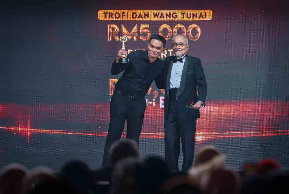 Azhan Rani memenangi Anugerah Pelakon Lelaki Drama TV Terbaik pada malam kemuncak Anugerah Seri Angkasa 2026 di Pusat Konvensyen Antarabangsa Putrajaya (PICC). Foto Bernama