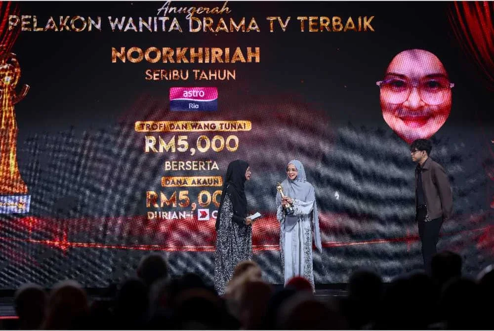 Noorkhiriah dinobatkan sebagai pemenang Anugerah Pelakon Wanita Drama TV Terbaik menerusi lakonannya dalam drama Seribu Tahun pada malam kemuncak Anugerah Seri Angkasa 2026 di Pusat Konvensyen Antarabangsa Putrajaya (PICC). Foto Bernama