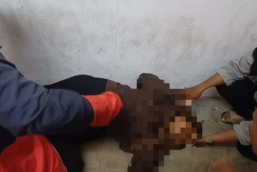 Seorang wanita tidak sedarkan diri selepas terperangkap dalam lif.