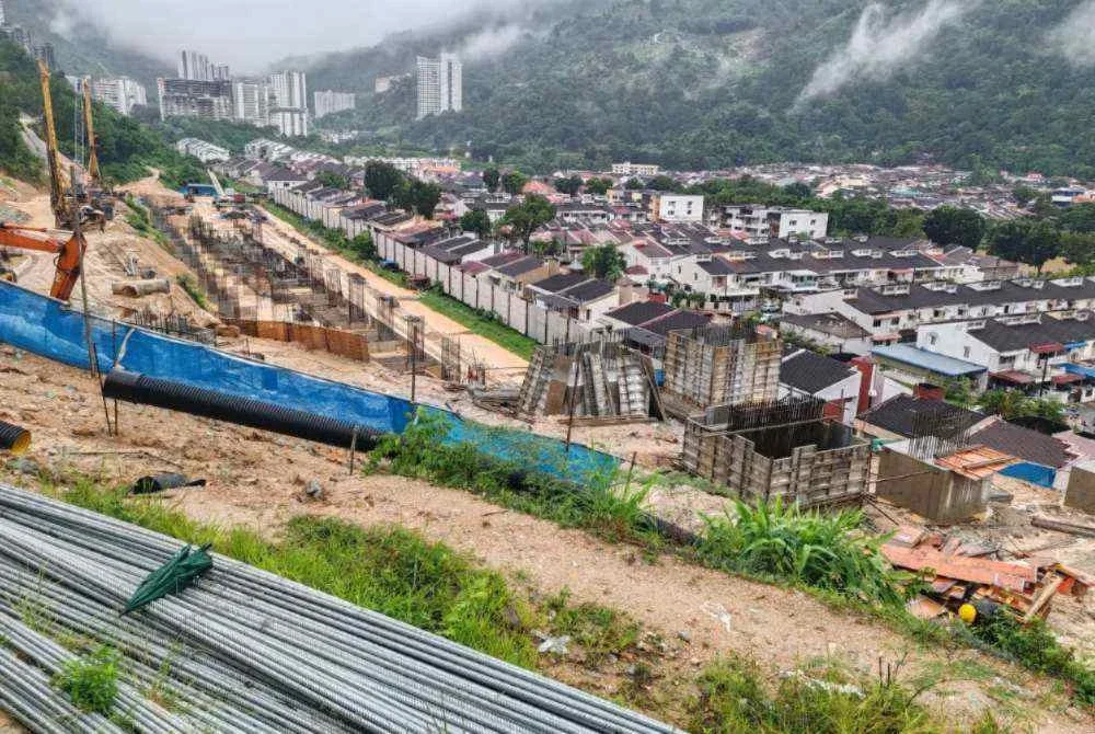 Hon Wai berkata, sebarang kaitan antara projek berkenaan dengan kejadian tanah runtuh itu belum dapat dipastikan dan masih menunggu hasil siasatan pihak berkuasa.